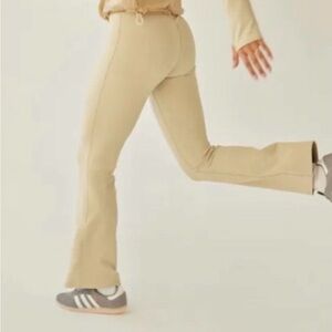 Outdoor Voices Frostknit flare in Mojave Size small